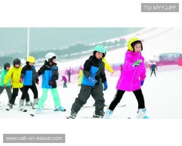 冰雪运动俱乐部完善少儿滑雪课程的分级教学体系，少儿科教冰雪运动文化